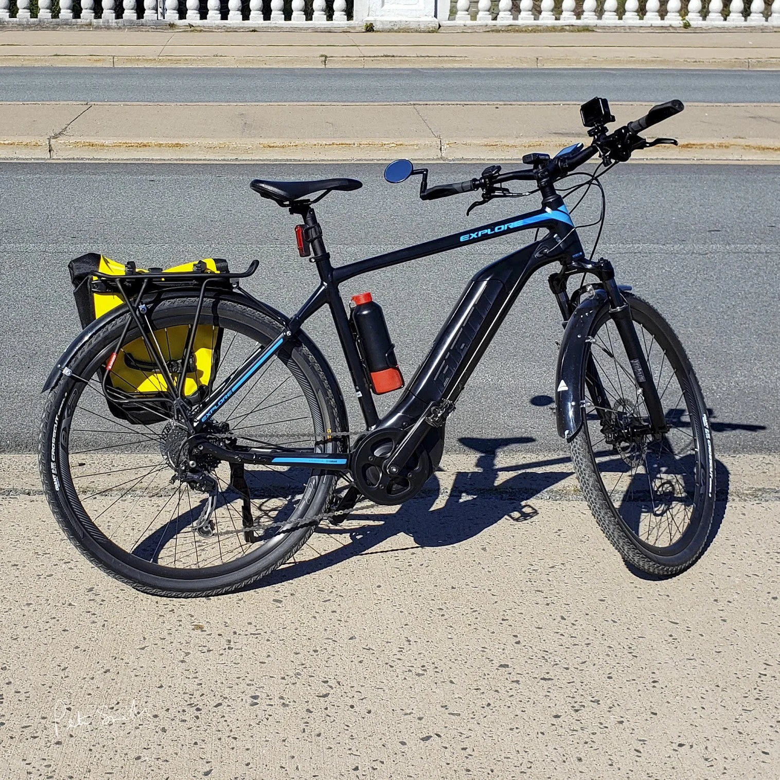 Giant Explore E-Bike